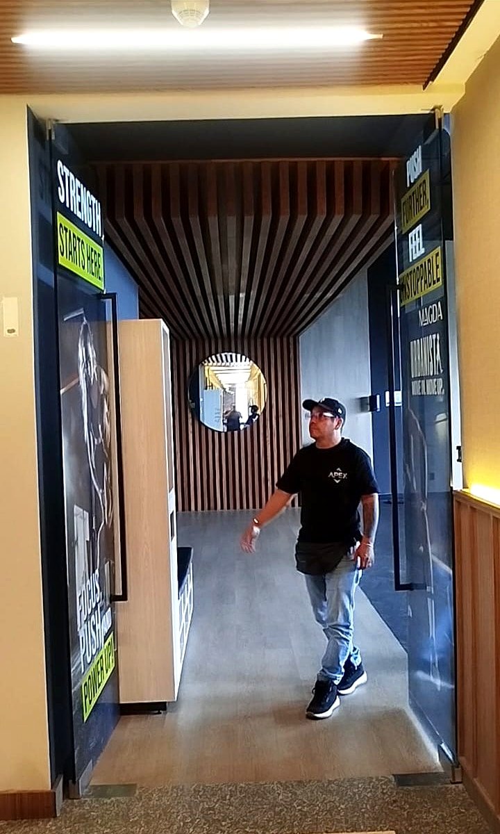 Frentes comerciales de aluminio y cristal templado en CDMX